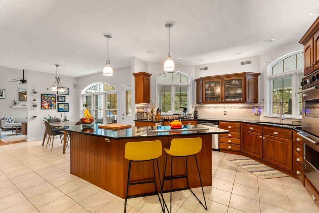 Dining room, Interior, Kitchen, Pendant Lights, Recessed Lighting, Stainless Steel Appliances