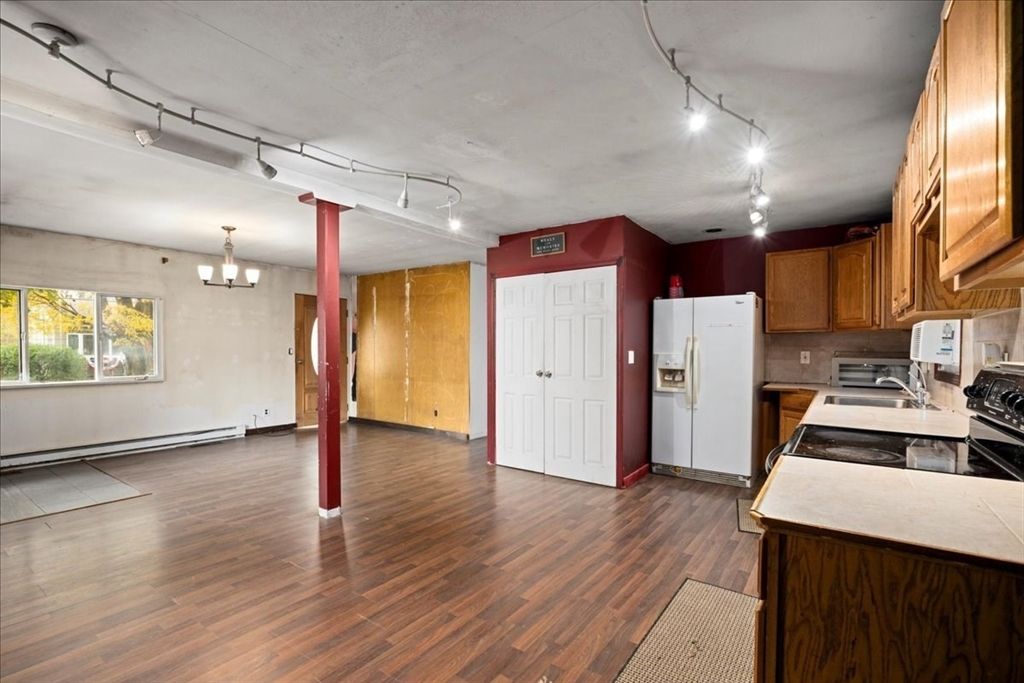 Chandelier, Interior, Kitchen, Wood Texture Flooring