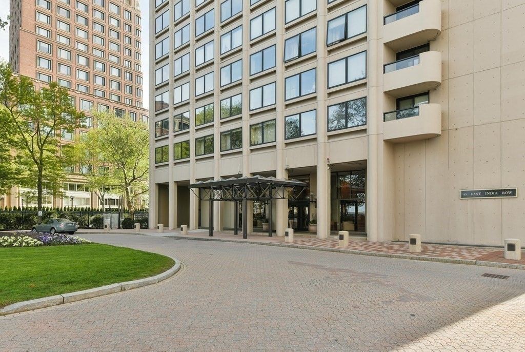 Exterior, Facade, Condo Building