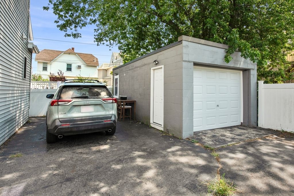 Detached Garage, Exterior
