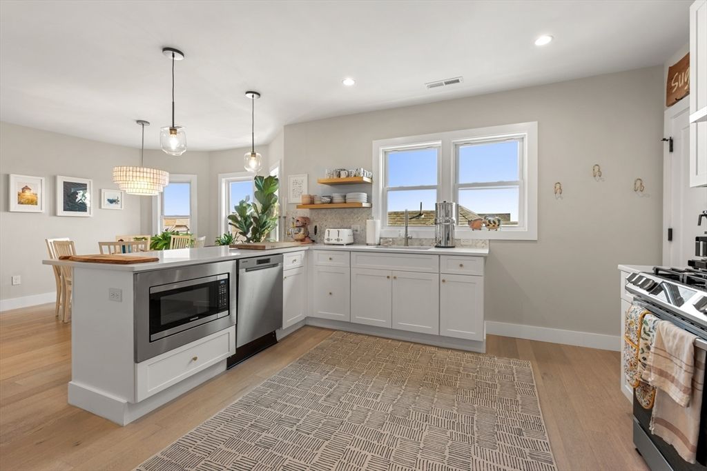 Chandelier, Dining room, Interior, Kitchen, Pendant Lights, Recessed Lighting, Stainless Steel Appliances, Wood Texture Flooring