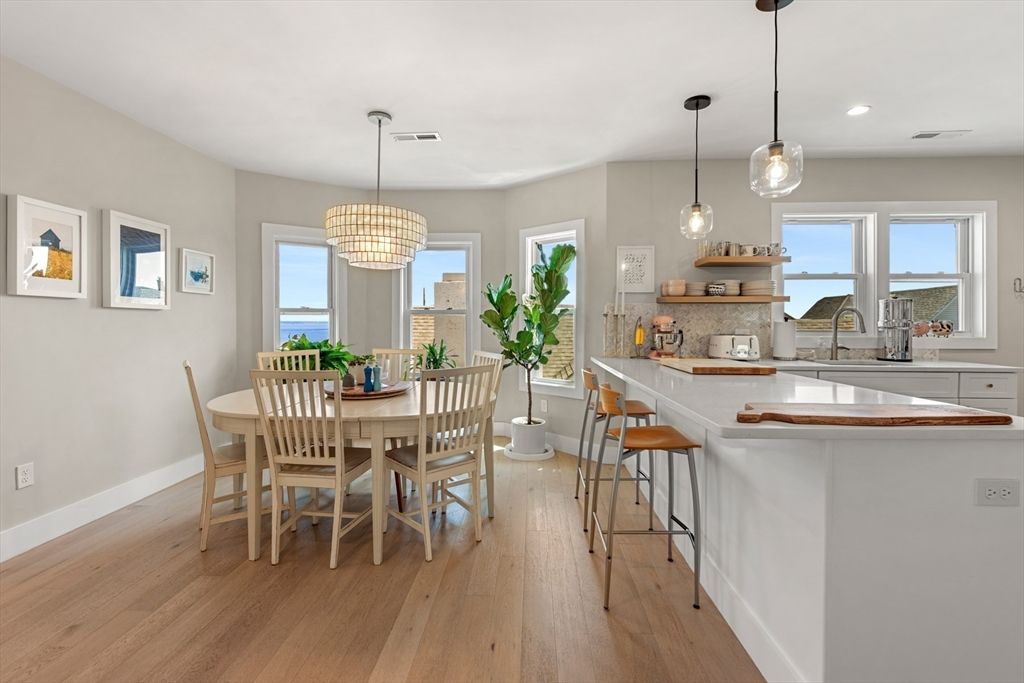 Chandelier, Dining room, Interior, Kitchen, Pendant Lights, Recessed Lighting, Wood Texture Flooring