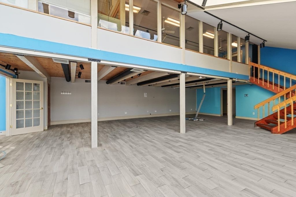 Empty room, Interior, Wooden Beams, Wood Texture Flooring