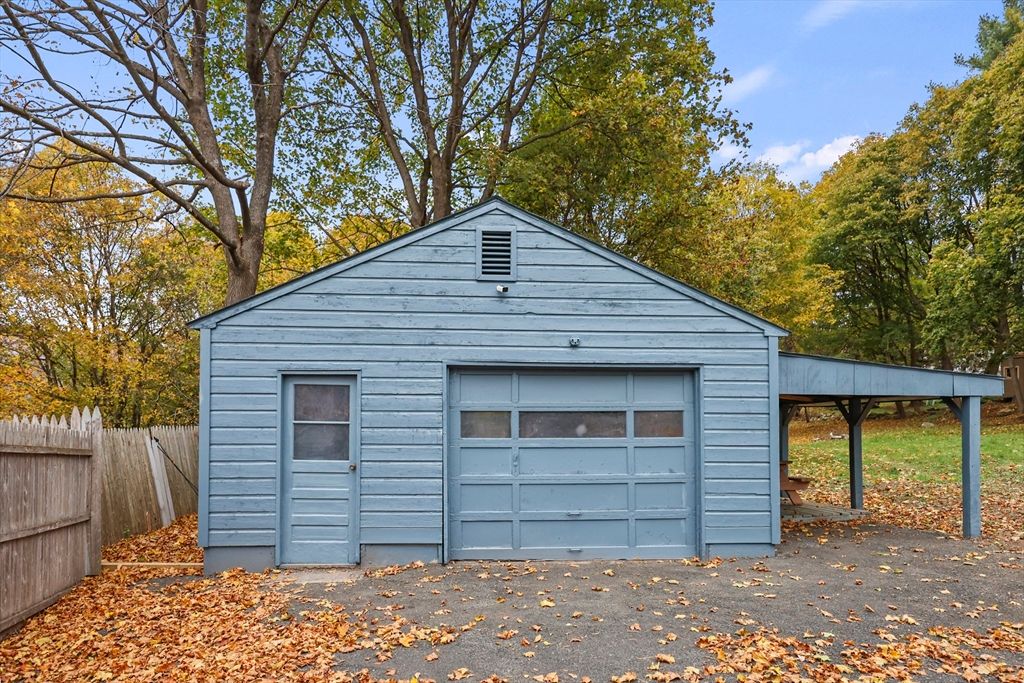 Detached Garage, Exterior