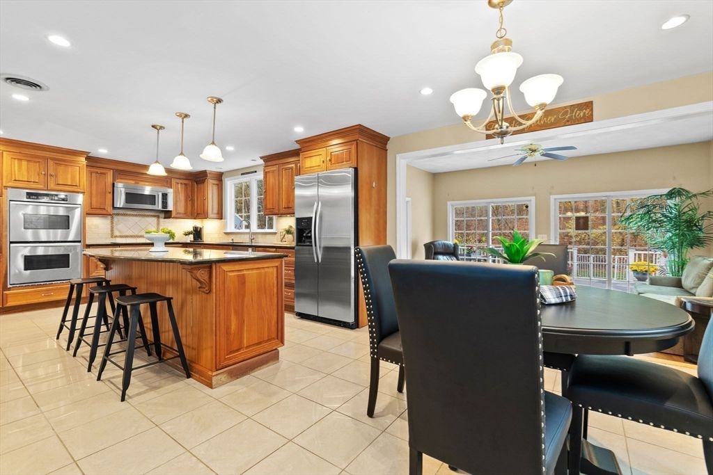 Dining room, Interior, Kitchen, Pendant Lights, Recessed Lighting, Stainless Steel Appliances