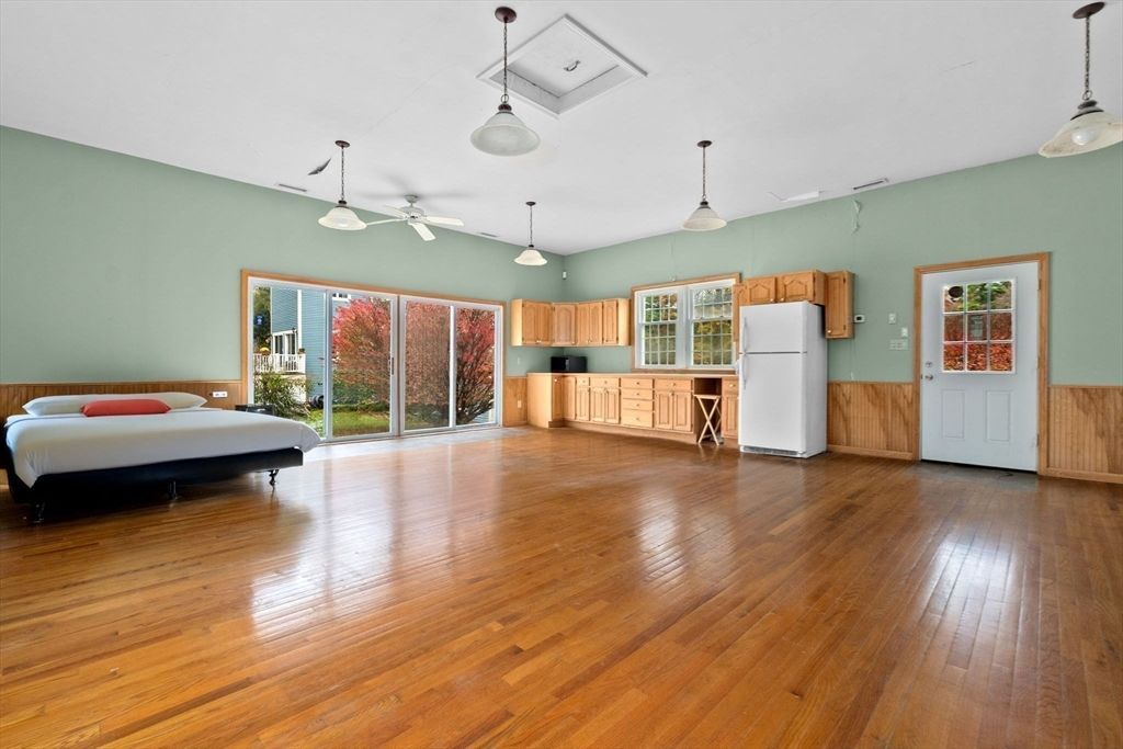 Interior, Kitchen, Pendant Lights, Wood Texture Flooring