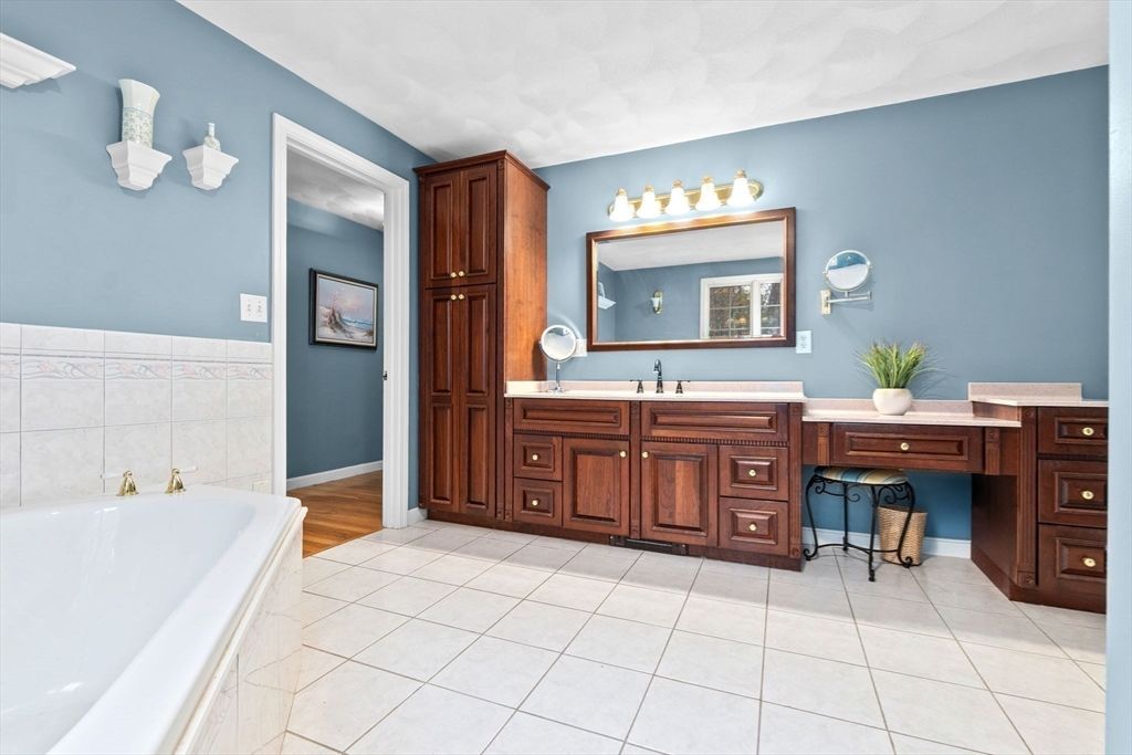 Bathroom, Dual Sink Vanities, Interior, Wood Texture Flooring