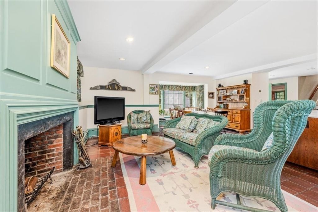 Fireplace, Interior, Living room, Recessed Lighting