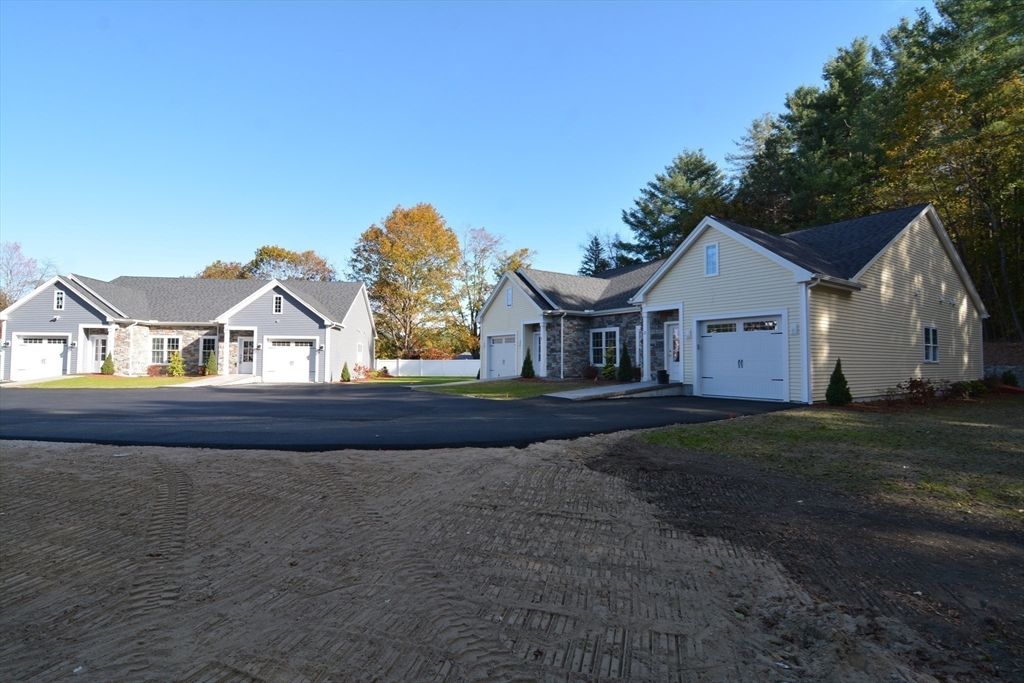 Attached, Exterior, Facade, Farmhouse