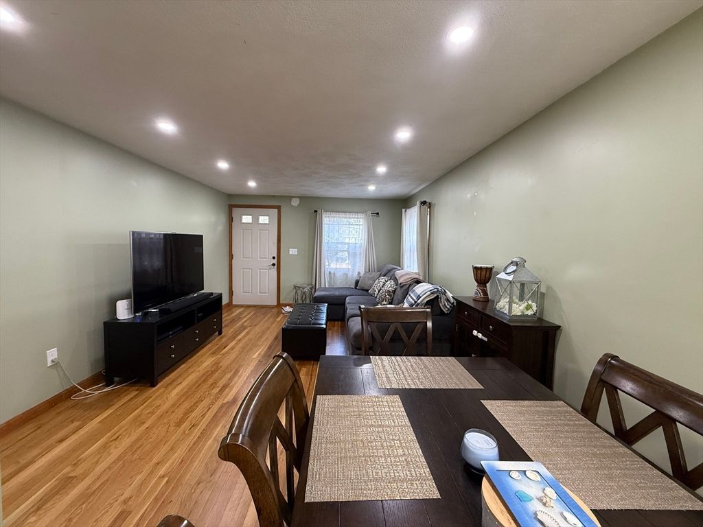 Dining room, Interior, Living room, Recessed Lighting, Wood Texture Flooring