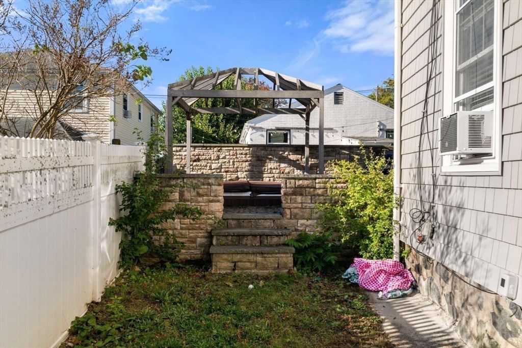 Exterior, Outdoor Kitchen
