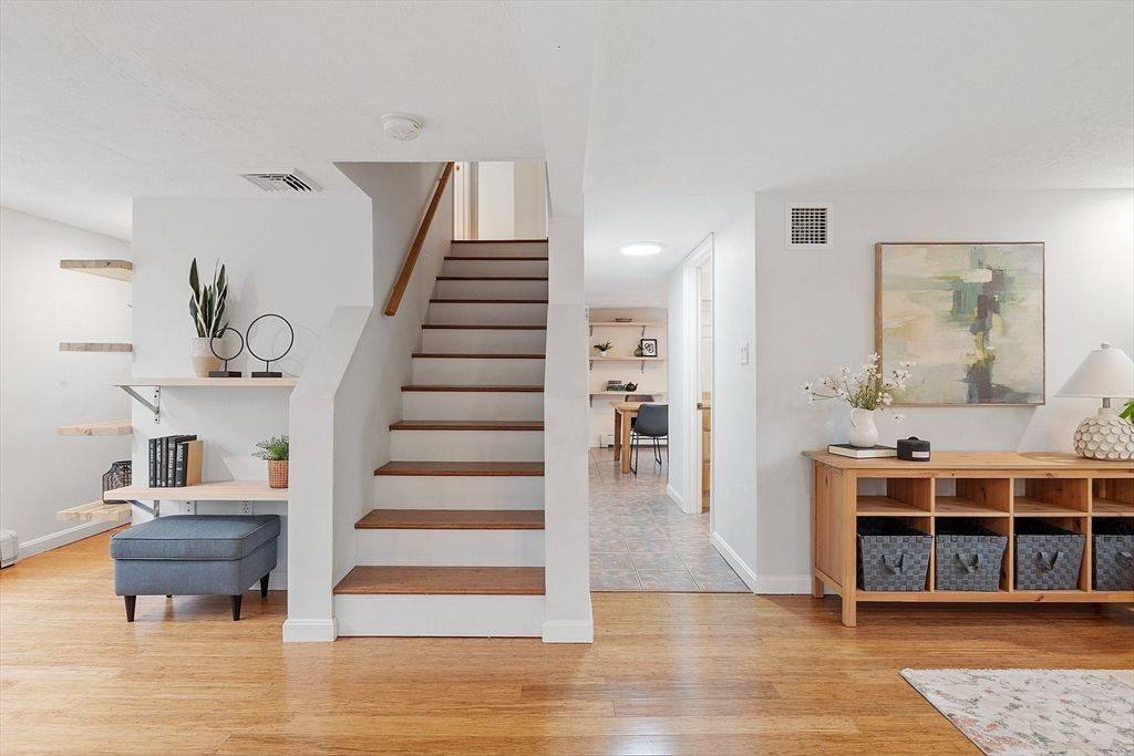 Interior, Recessed Lighting, Wood Texture Flooring