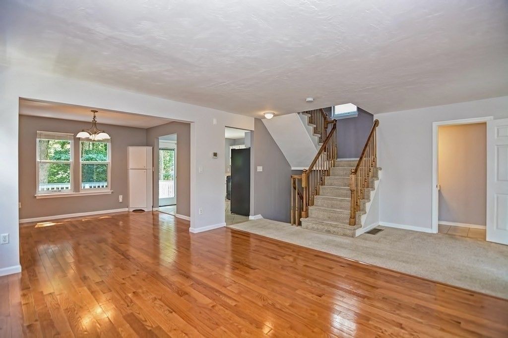 Empty room, Interior, Pendant Lights, Wood Texture Flooring