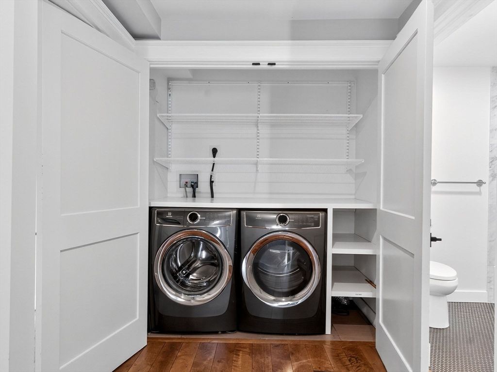 Interior, Utility Closets, Washer, Wood Texture Flooring