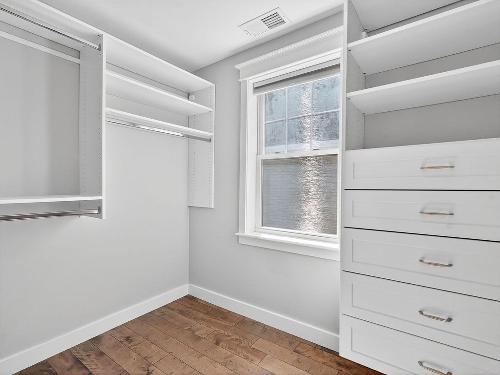 Interior, Walk-in Closets, Wood Texture Flooring