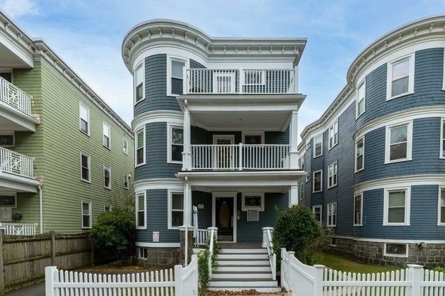 Exterior, Facade, Queen Anne Victorian