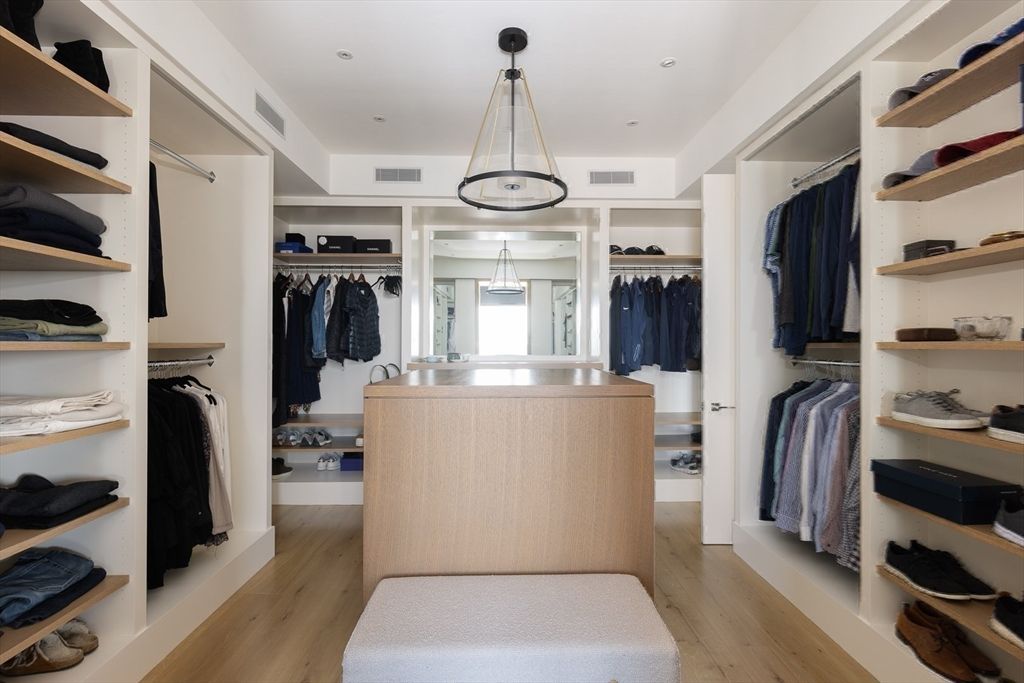 Interior, Pendant Lights, Recessed Lighting, Walk-in Closets, Wood Texture Flooring