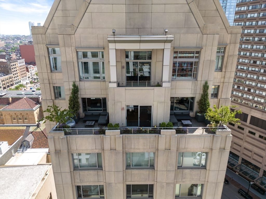 Exterior, Facade, Brownstone