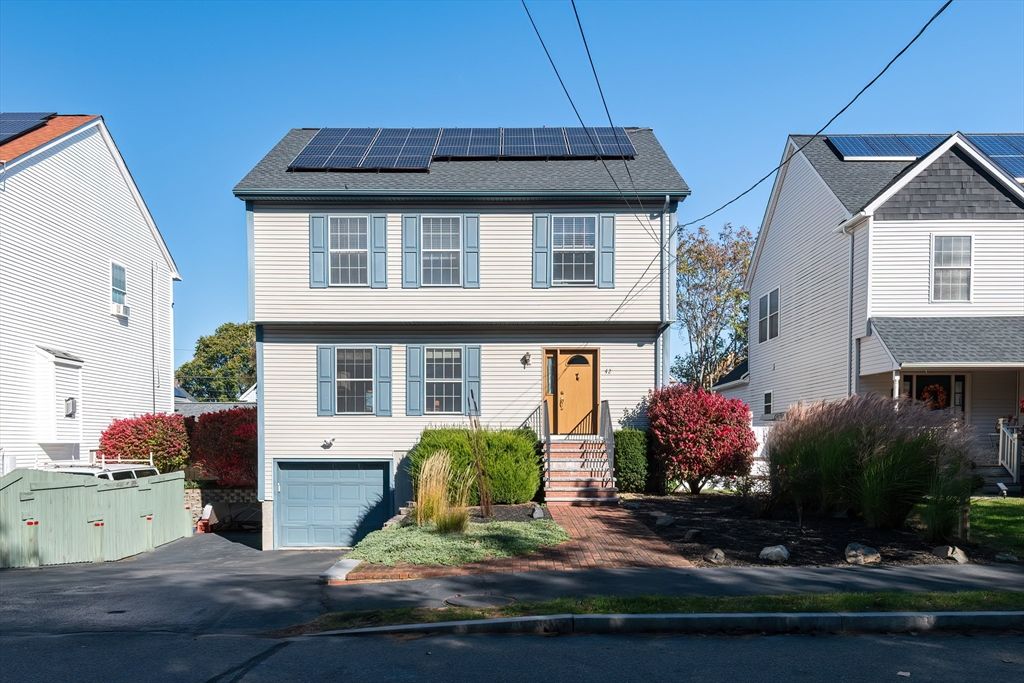 Attached, Exterior, Facade, Solar Panels, American Foursquare