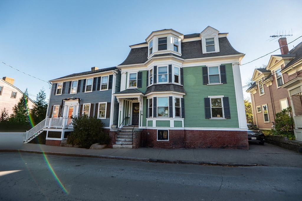 Exterior, Facade, Queen Anne Victorian