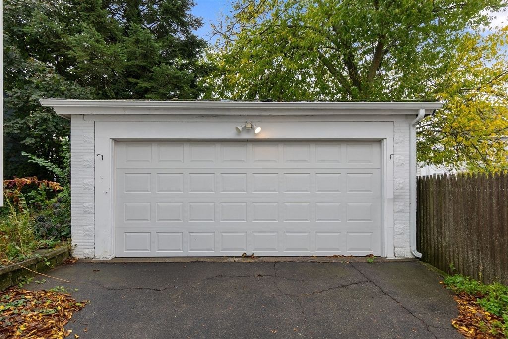 Detached Garage, Exterior