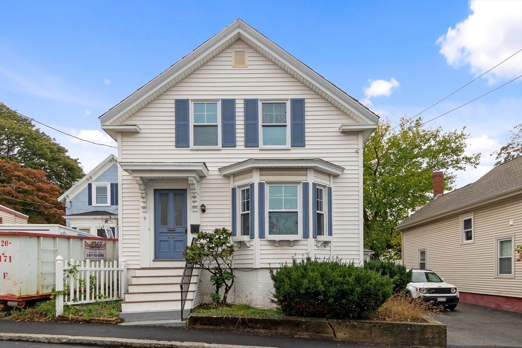 Exterior, Facade, Queen Anne Victorian