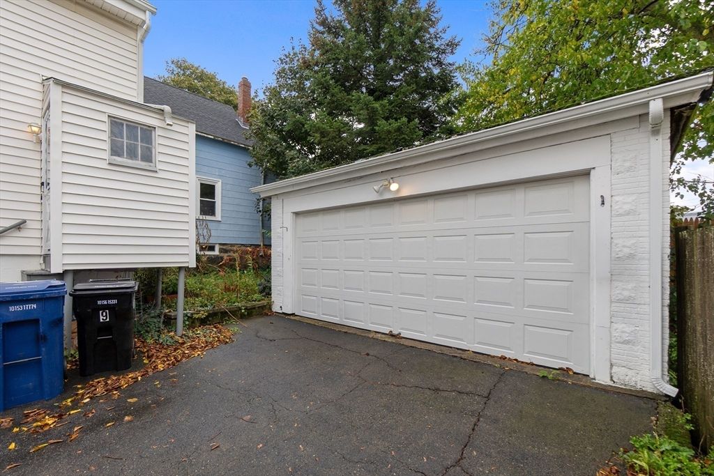 Detached Garage, Exterior