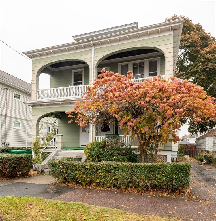 Exterior, Facade, Mediterranean