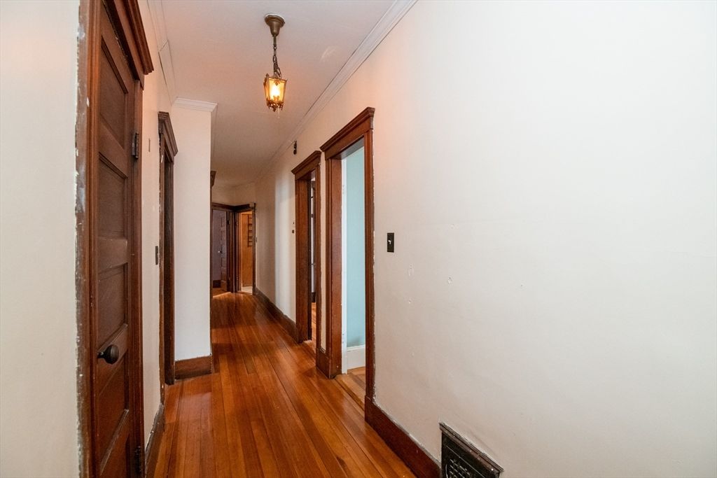 Interior, Pendant Lights, Wood Texture Flooring