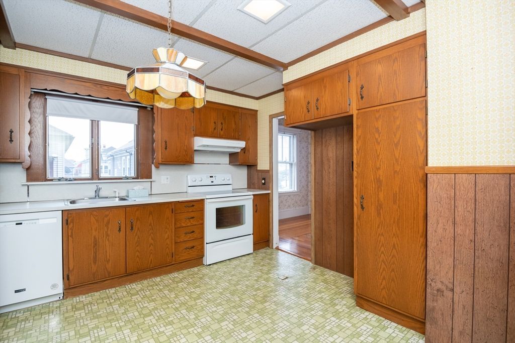 Interior, Kitchen, Pendant Lights, Wood Texture Flooring