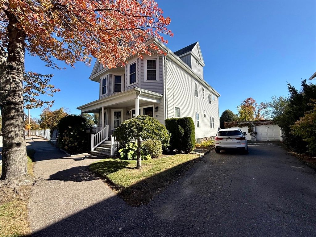Exterior, Facade, Queen Anne Victorian