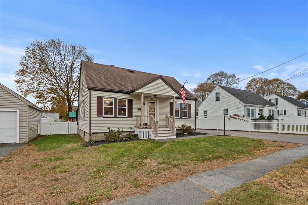 Backyard, Exterior, Facade, Cape Cod
