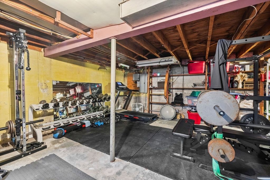 Fitness Equipment, Interior, Wooden Beams