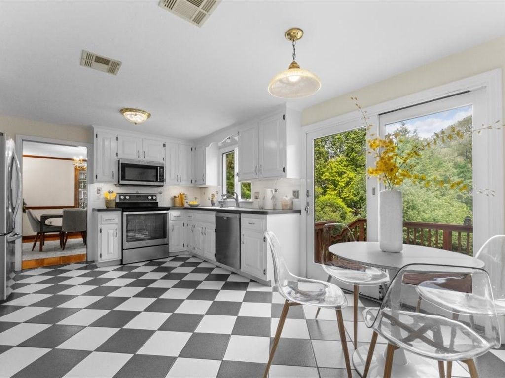Dining room, Interior, Kitchen, Pendant Lights, Stainless Steel Appliances