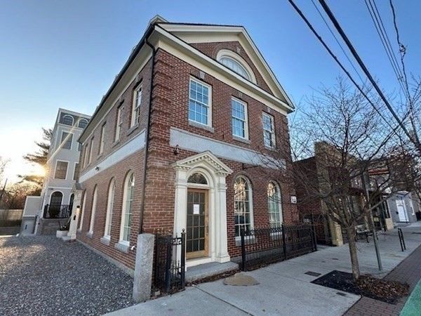 Exterior, Facade, Brick Facade, Rowhouse