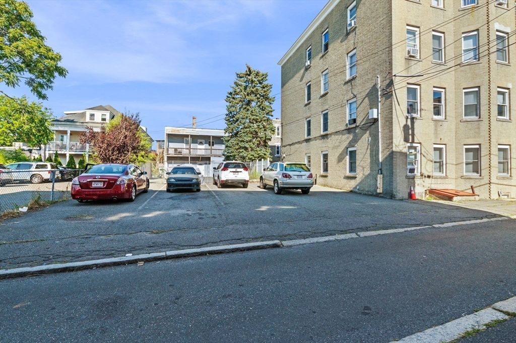 Exterior, Facade, Condo Building