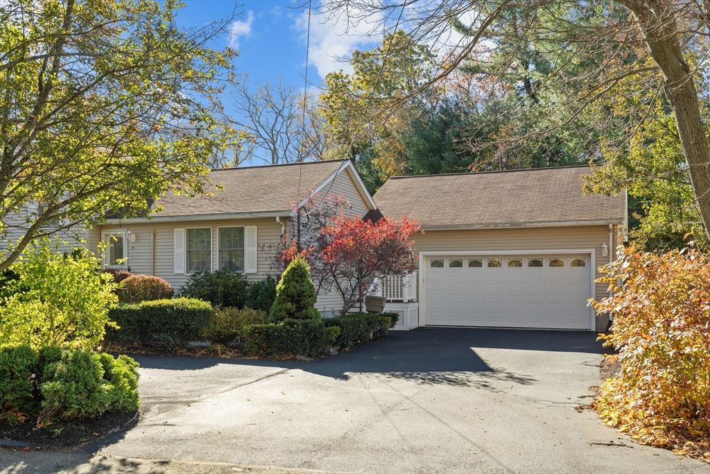 Attached, Exterior, Facade, Cape Cod