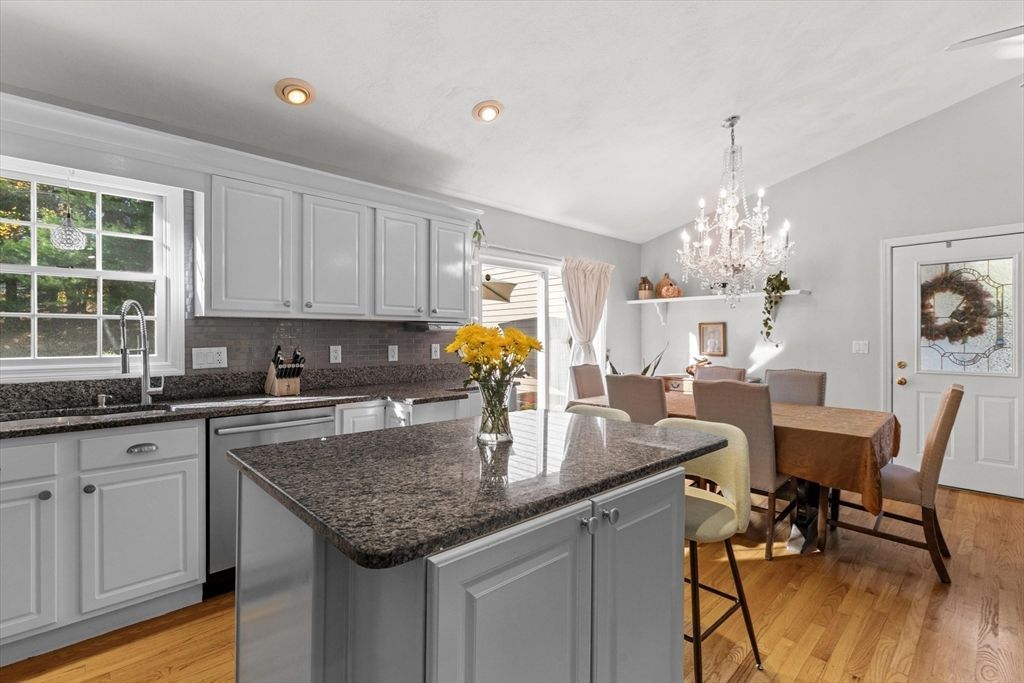 Chandelier, Dining room, Interior, Kitchen, Recessed Lighting, Wood Texture Flooring