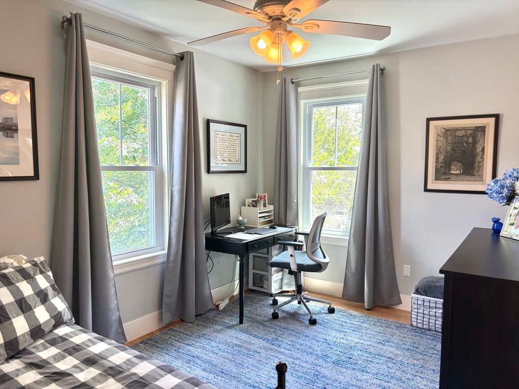 Home Office, Interior