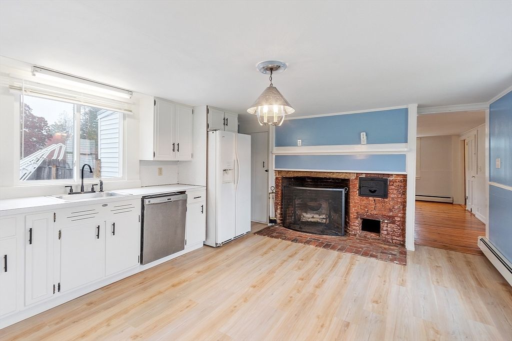 Fireplace, Interior, Kitchen, Pendant Lights, Wood Texture Flooring