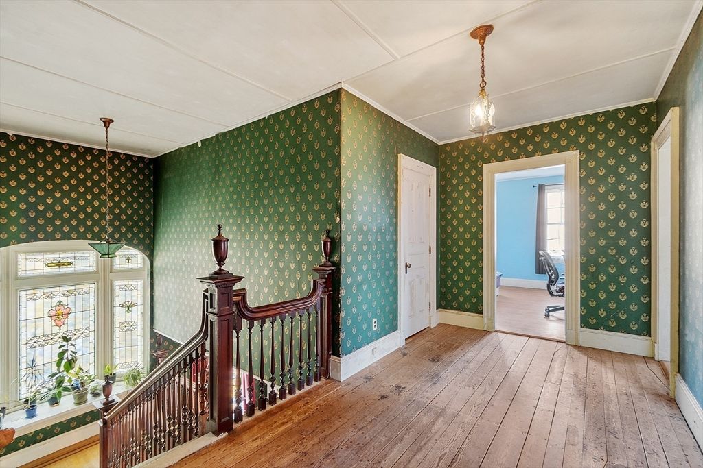 Interior, Pendant Lights, Wood Texture Flooring