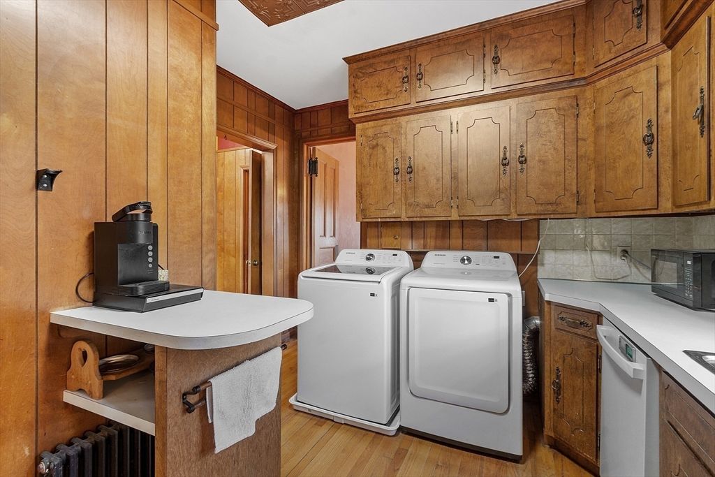 Interior, Washer, Wood Texture Flooring, Wooden Walls