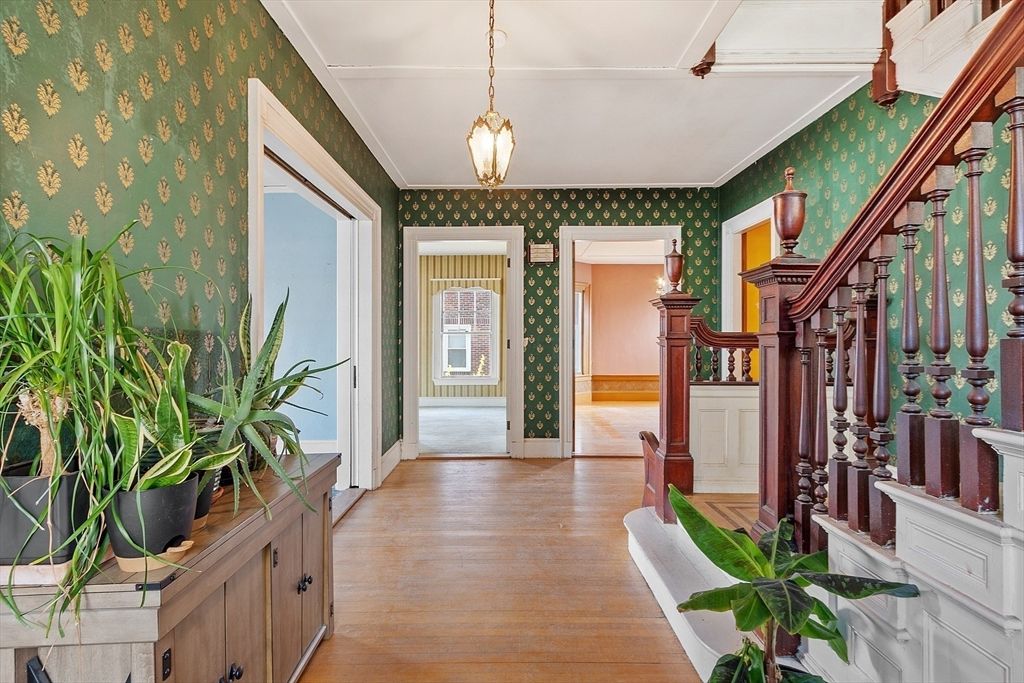 Interior, Pendant Lights, Wood Texture Flooring