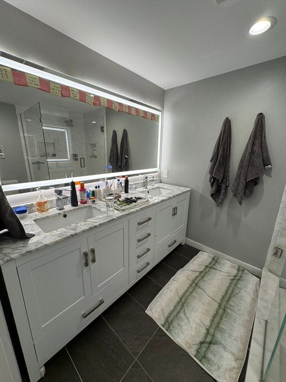 Bathroom, Dual Sink Vanities, Interior, Recessed Lighting