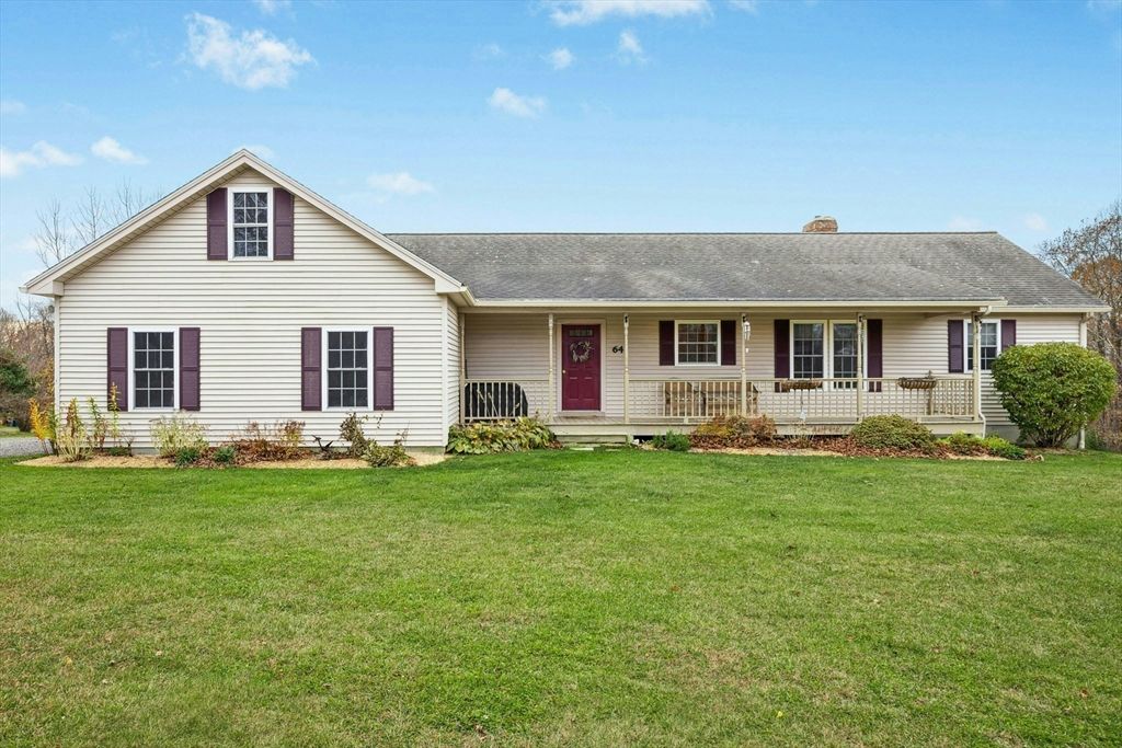 Backyard, Exterior, Facade, Ranch