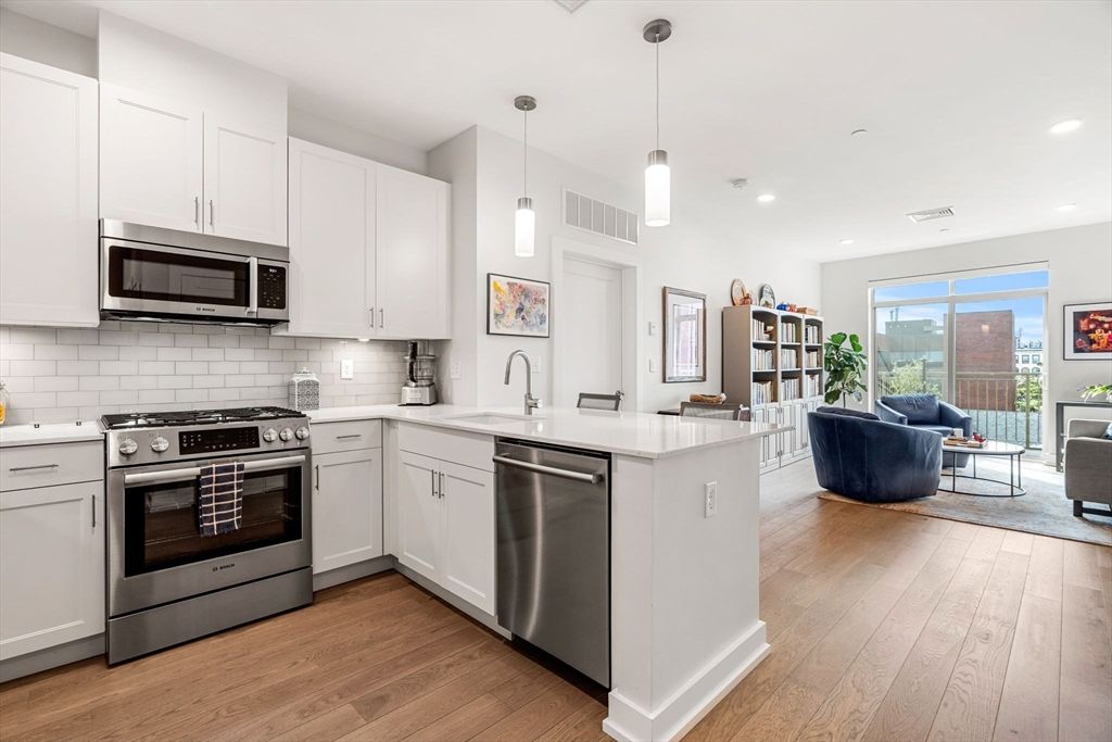 Interior, Kitchen, Living room, Pendant Lights, Recessed Lighting, Stainless Steel Appliances, Wood Texture Flooring