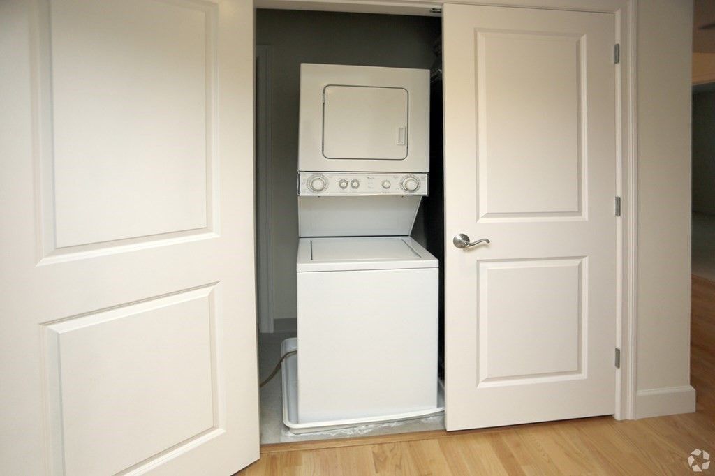 Interior, Utility Closets, Washer, Wood Texture Flooring