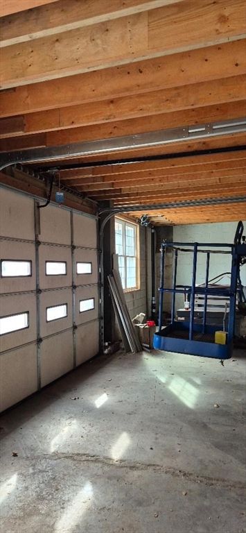 Garage, Interior, Wooden Beams