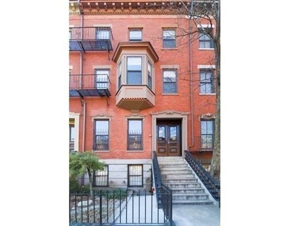 Exterior, Facade, Brick Facade, Rowhouse