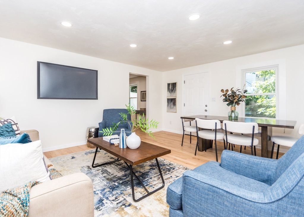 Dining room, Interior, Living room, Recessed Lighting, Wood Texture Flooring